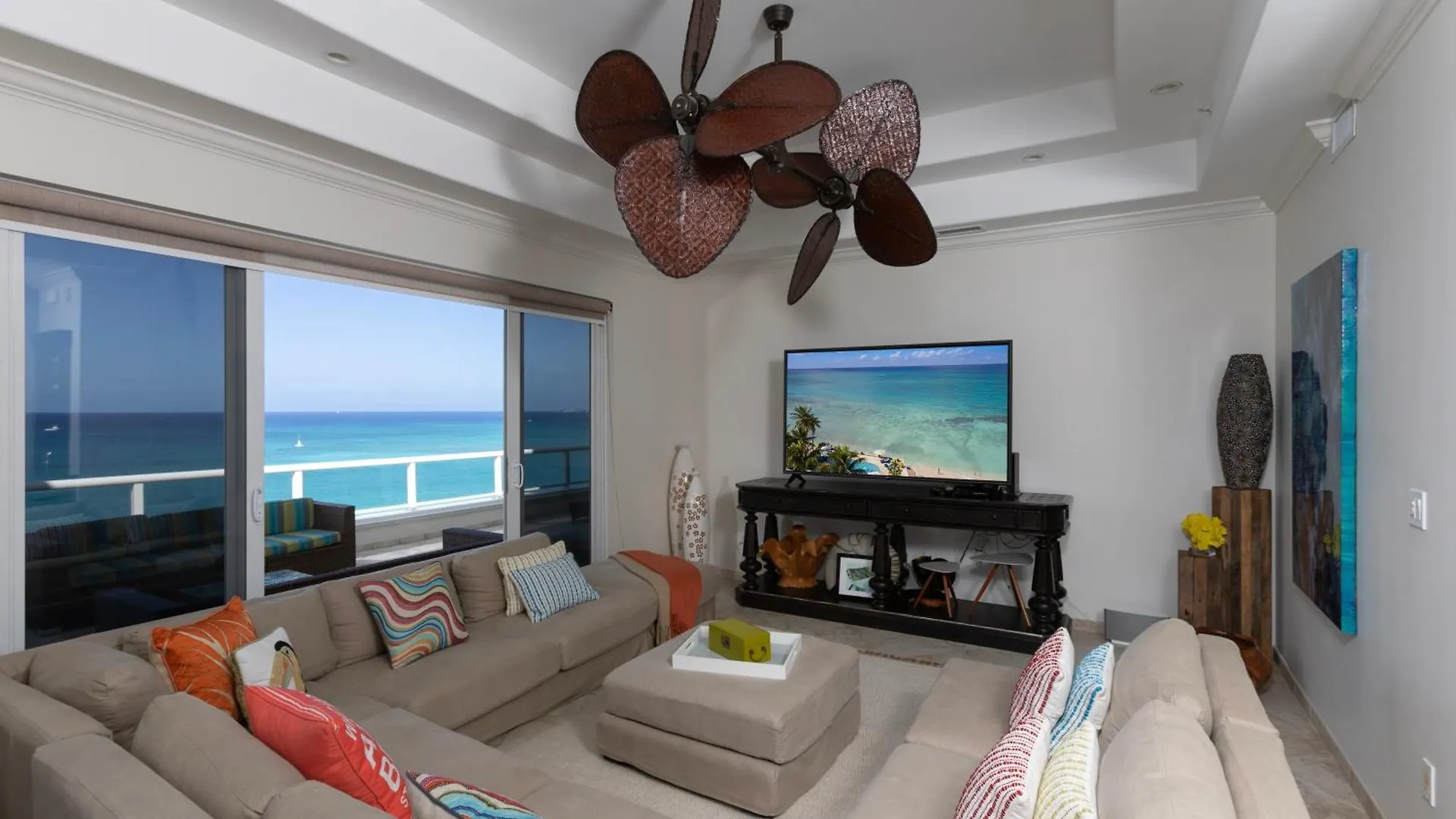 South Bay Beach Club 36 Penthouse - 3 Bedroom 3 Bathroom Unit George Town 0*,  Kajmán-szigetek